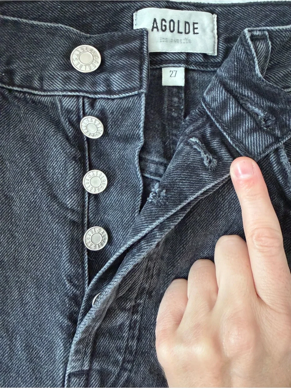 AGOLDE 90’s Pinch Waist Denim Shorts in Nix, Size 27